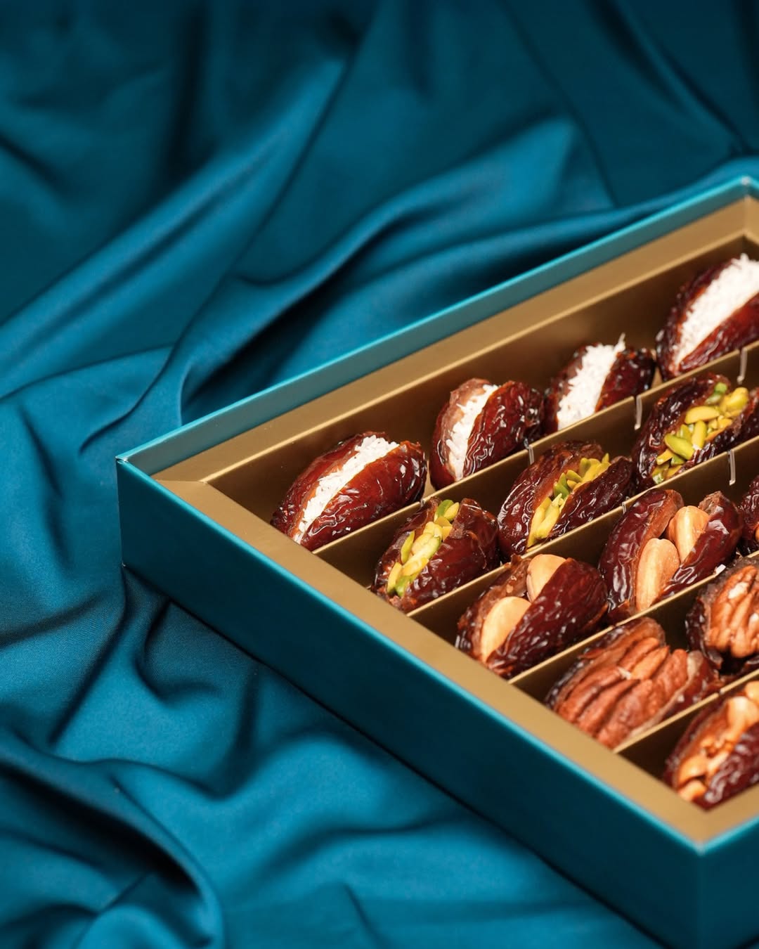 Luxury Stuffed Dates Gift Box — 20 Pieces